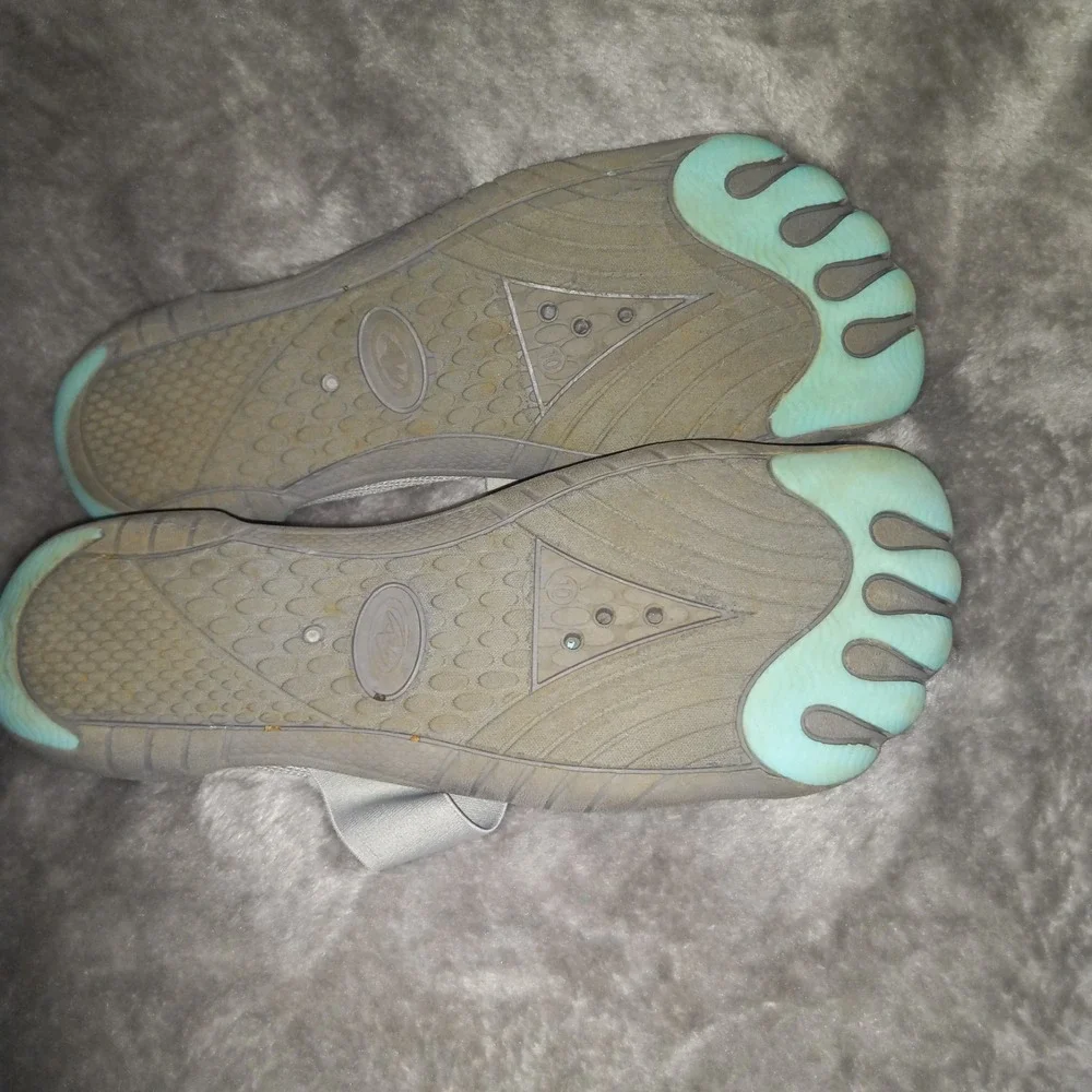 Athletic Works SILVER LIGHT BLUE swim pool beach water sports shoes women's 10